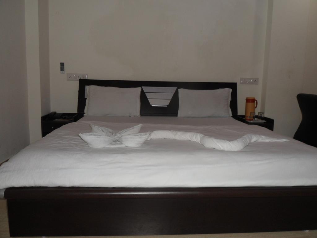 Hotel Rajdeep Inn Ahmedabad Ngoại thất bức ảnh