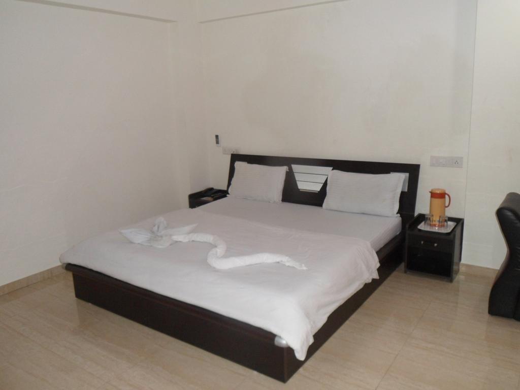 Hotel Rajdeep Inn Ahmedabad Ngoại thất bức ảnh