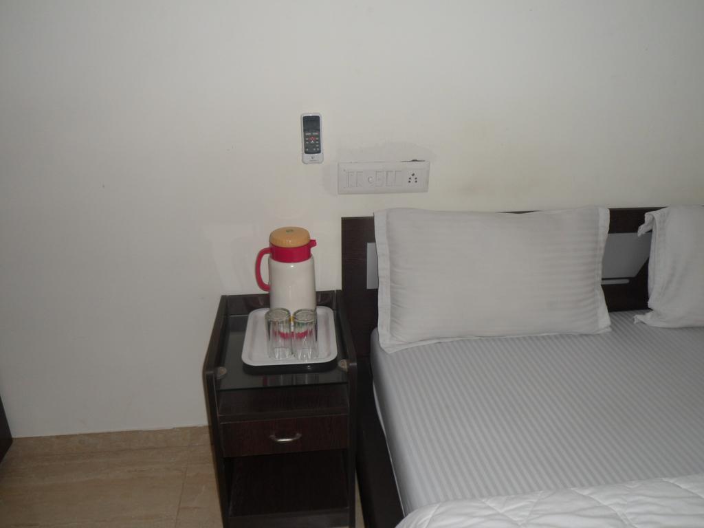 Hotel Rajdeep Inn Ahmedabad Ngoại thất bức ảnh