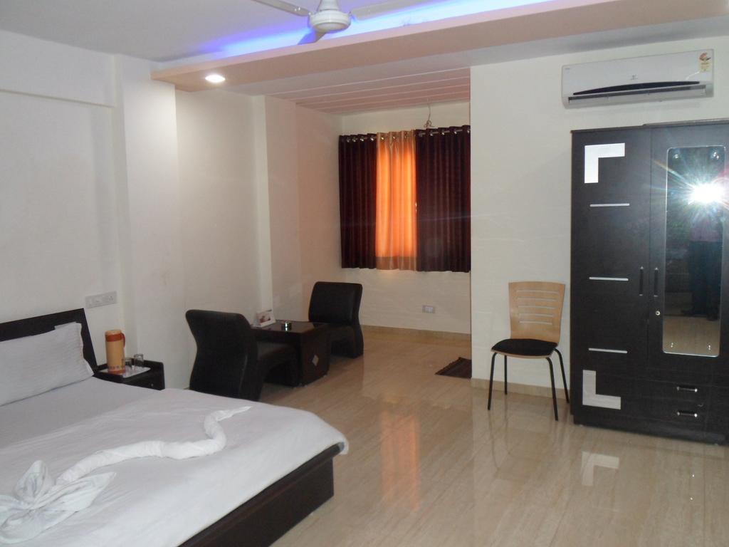 Hotel Rajdeep Inn Ahmedabad Ngoại thất bức ảnh