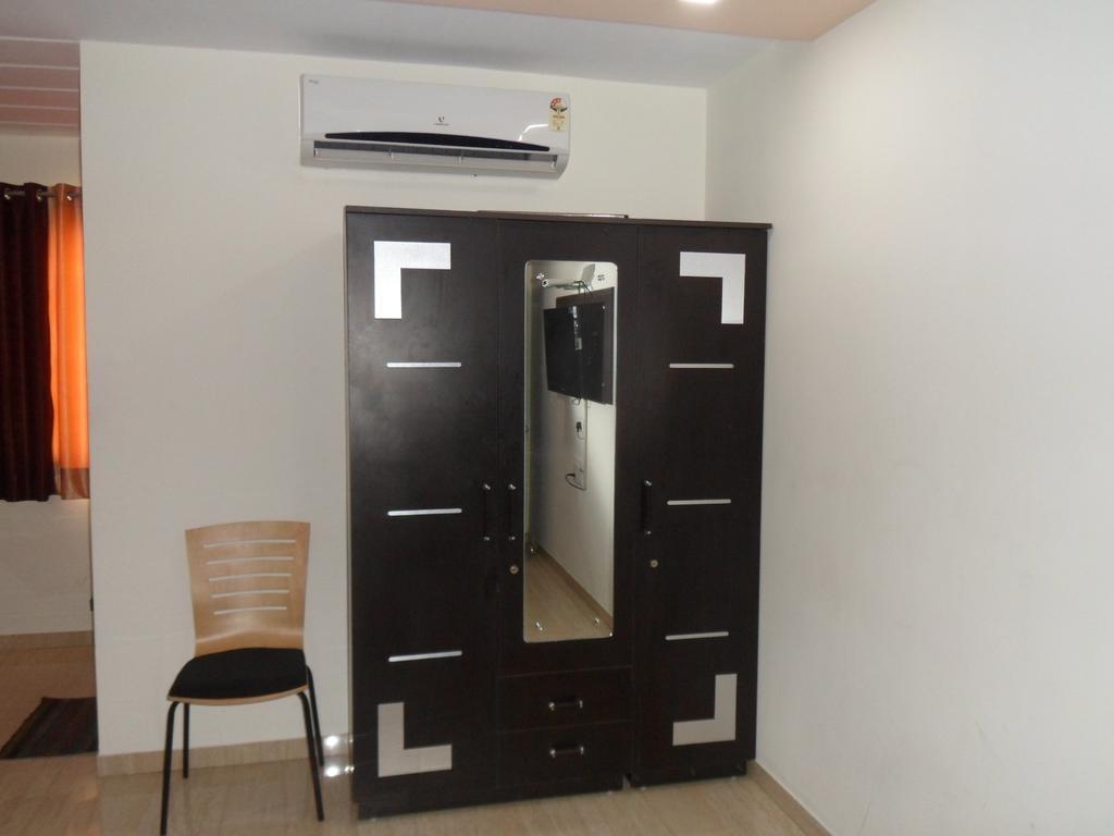 Hotel Rajdeep Inn Ahmedabad Ngoại thất bức ảnh