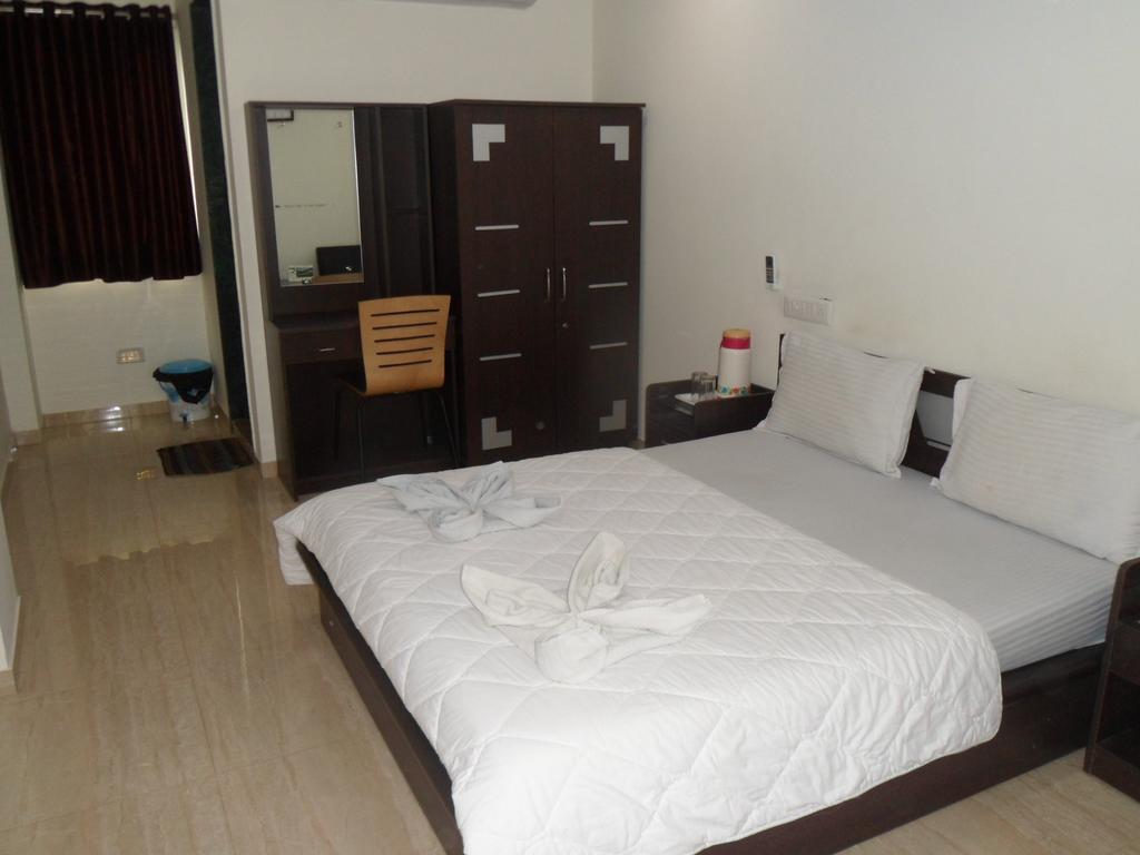 Hotel Rajdeep Inn Ahmedabad Ngoại thất bức ảnh